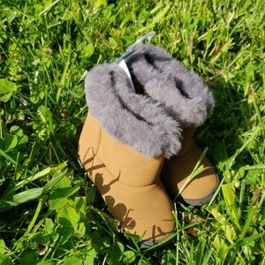 NWT Baby Booties